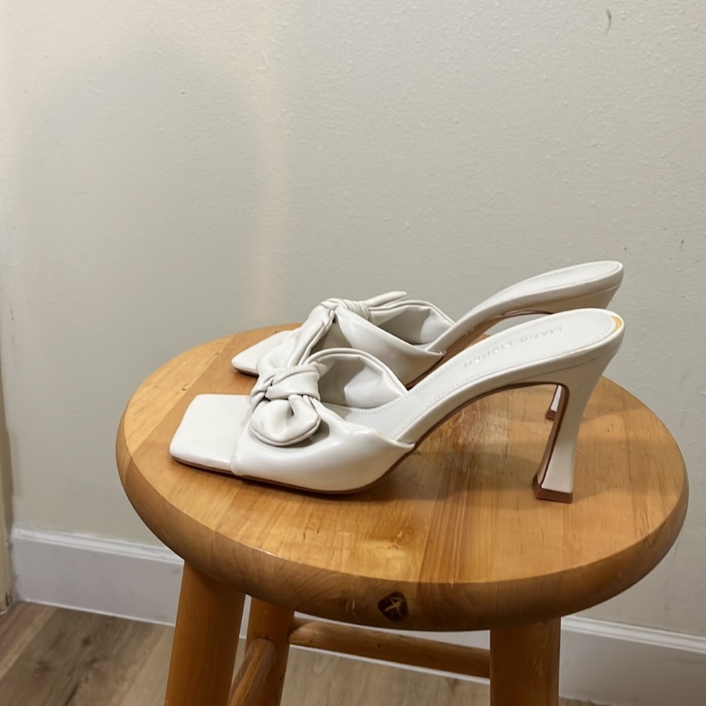 Marc Fisher Demar cream colored 4 inch heeled sandal. Size 8M - Picture 2 of 8